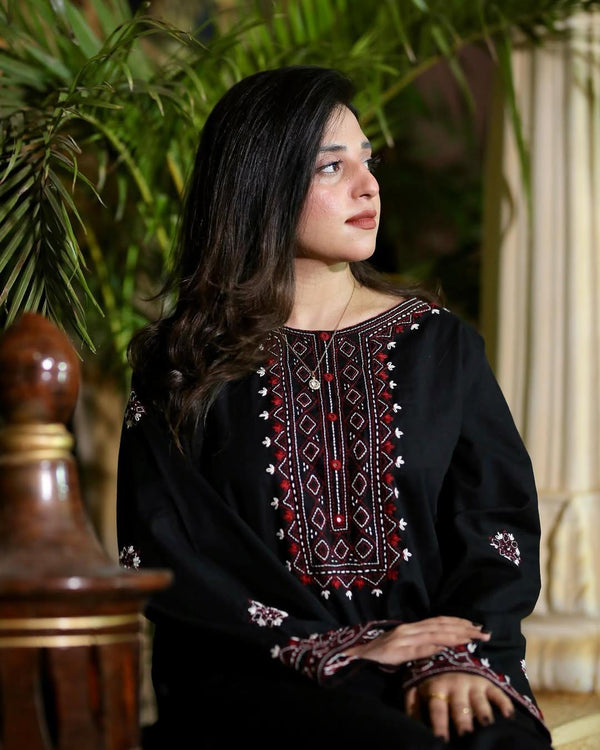 BLACK LUXE EMBROIDERY 2Pc