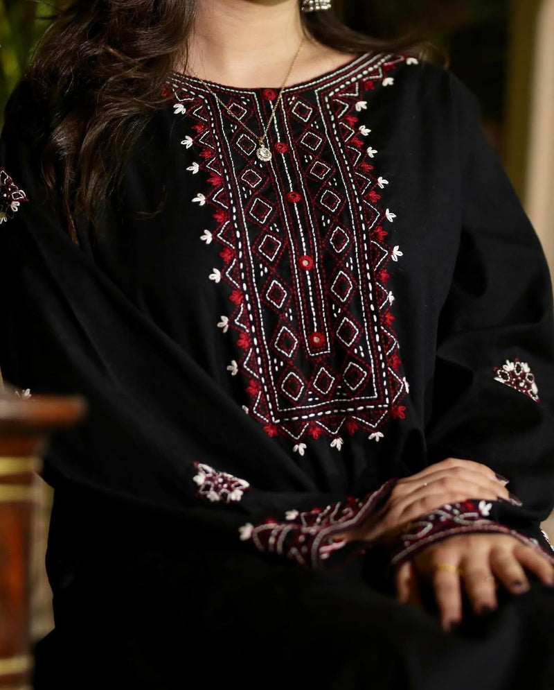 BLACK LUXE EMBROIDERY 2Pc