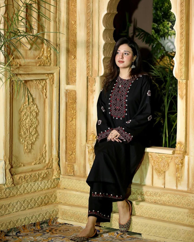 BLACK LUXE EMBROIDERY 2Pc