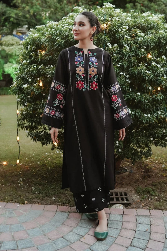 Cottage Embroidered 2PC